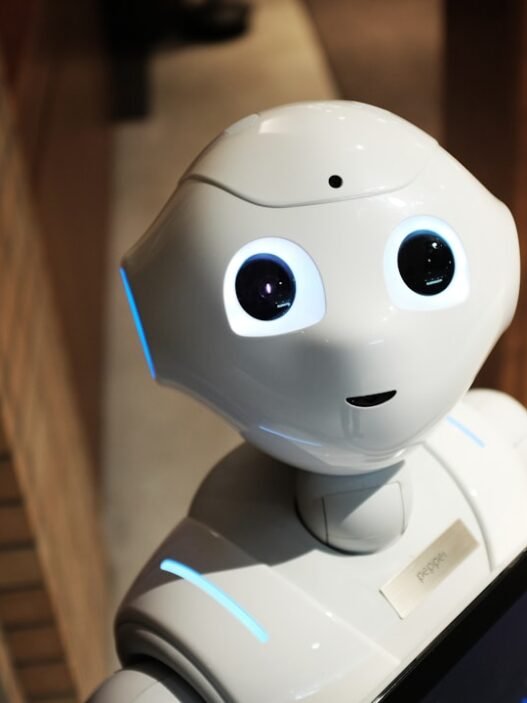 Photo 1485827404703 89b55fcc595e