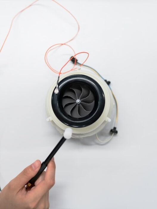 Photo 1581094275452 f5df25d2556e