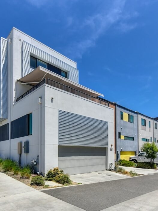 Photo 1599809275695 5e96ca83bc43