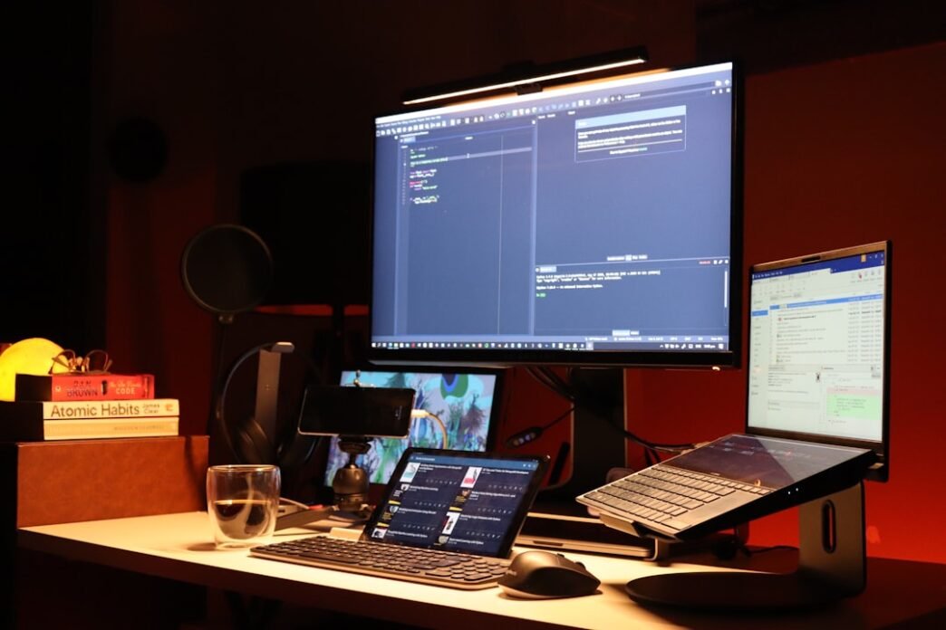 Photo 1618171889969 0feeb769fe78