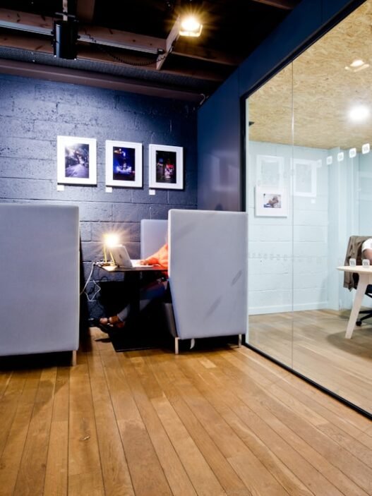 Photo 1639485529326 a12df10446c4