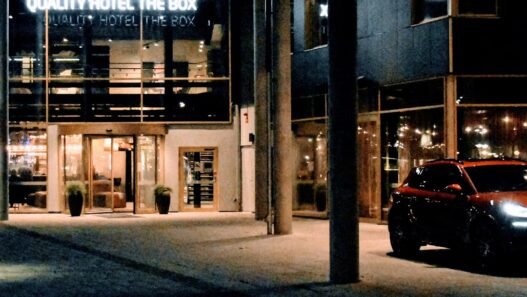 Photo 1678126581951 9e740e7104d0