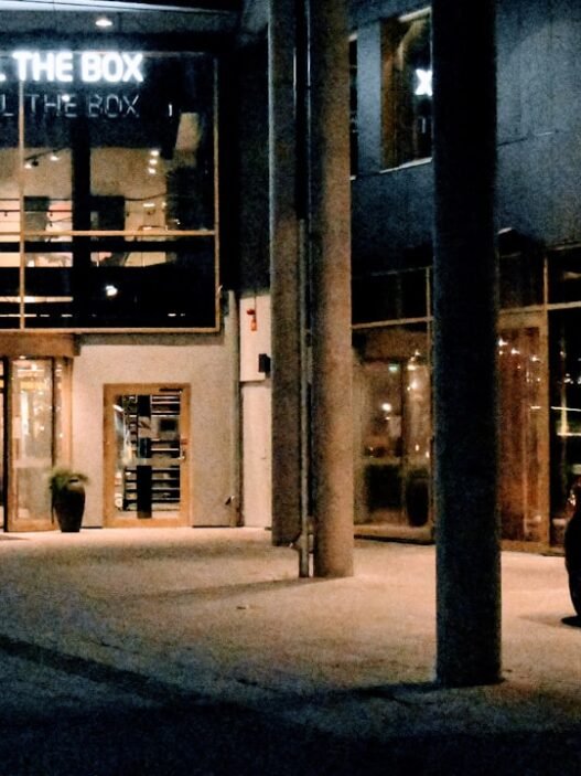 Photo 1678126581951 9e740e7104d0