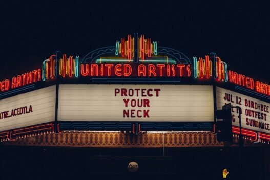 Photo 1509564324749 471bd272e1ff