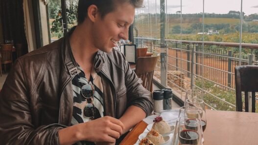 Photo 1535156648201 1bcd3b197e16