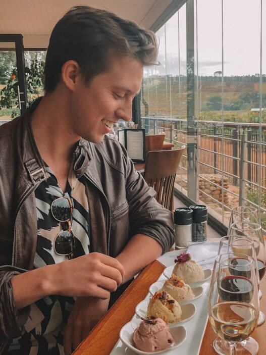 Photo 1535156648201 1bcd3b197e16