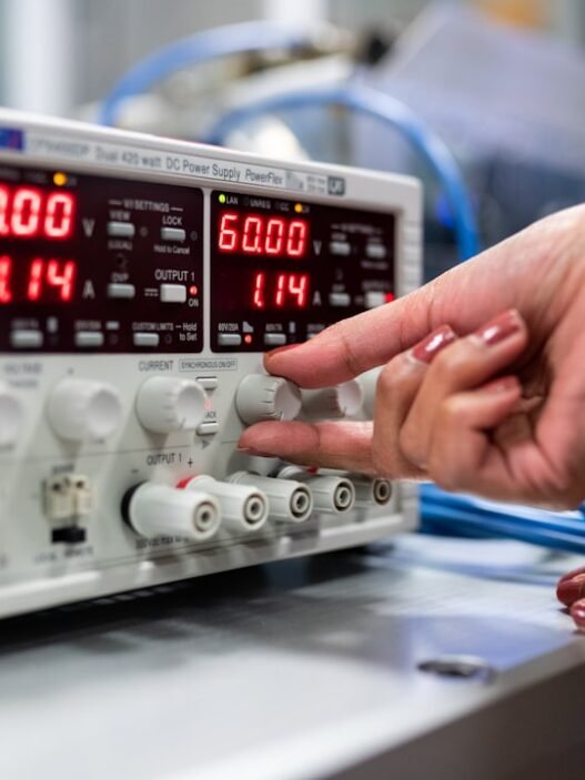 Photo 1580983230786 ce385a434707