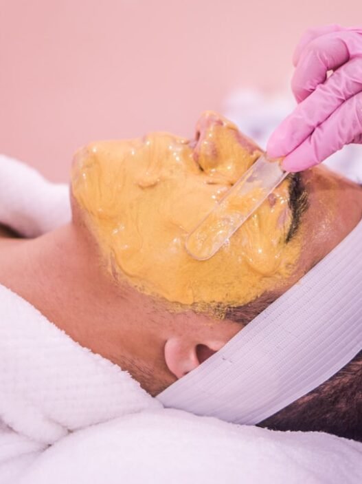 Photo 1611169035510 f9af52e6dbe2