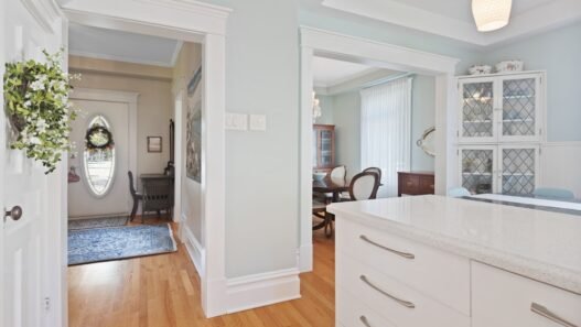 Photo 1635108197387 c4cade0a80b7