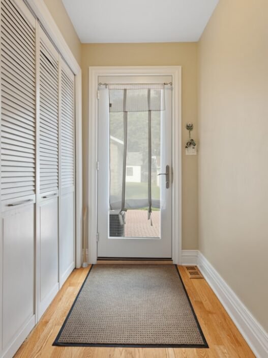 Photo 1635108197511 8e6046f191f3