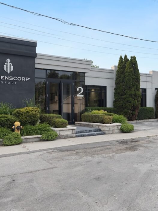 Photo 1656646425215 a3f999cf9c17