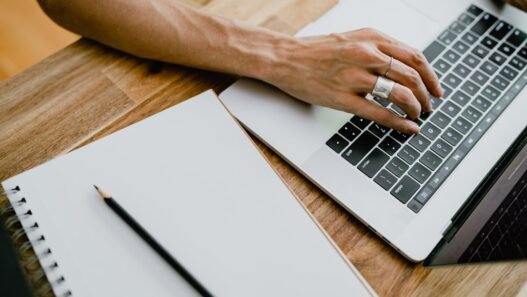 Photo 1663524789611 2c8330848379