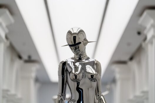 Photo 1749997087618 305670af5811